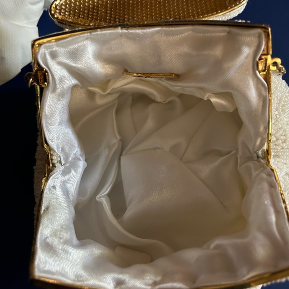 White beaded bag, perfect for a bride - Picture 9 of 13